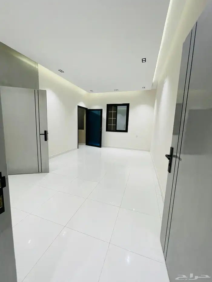 للبيع شقق تمليك علوي مع سطح مصعد راكب حي المعارض السعر 520 1