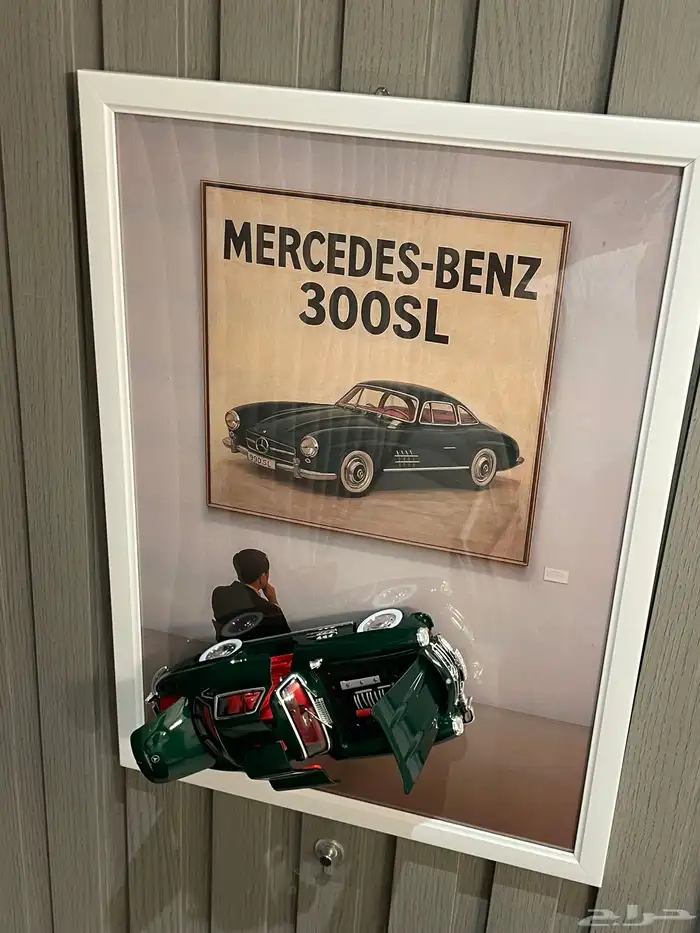 مرسيدس لوحة داخلها مجسم 1