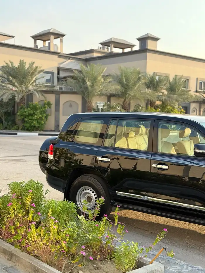 لاندكروزر 23