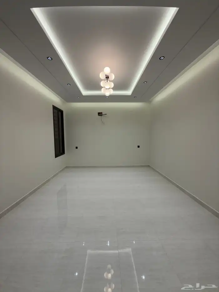 للبيع ارواف علويه بملحق وشقق ارضيه ببايكة سيارة ف احد رفيده 31