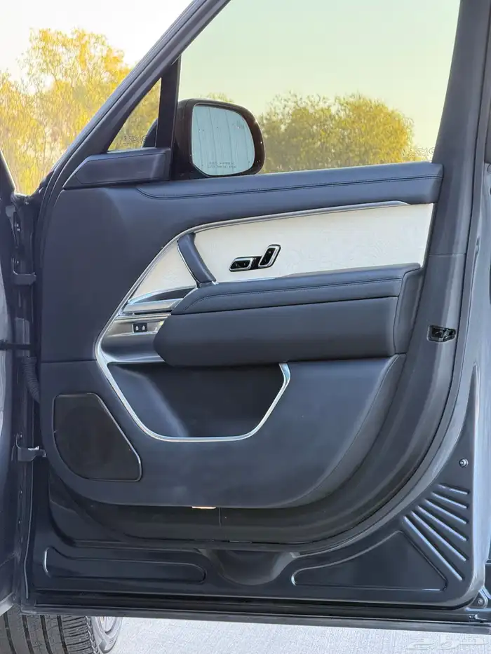 2024 Range Rover P615 SV 31