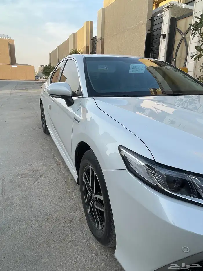 البيع كامري هايبرد 2024 او البدل بسياره زي الموديل 8