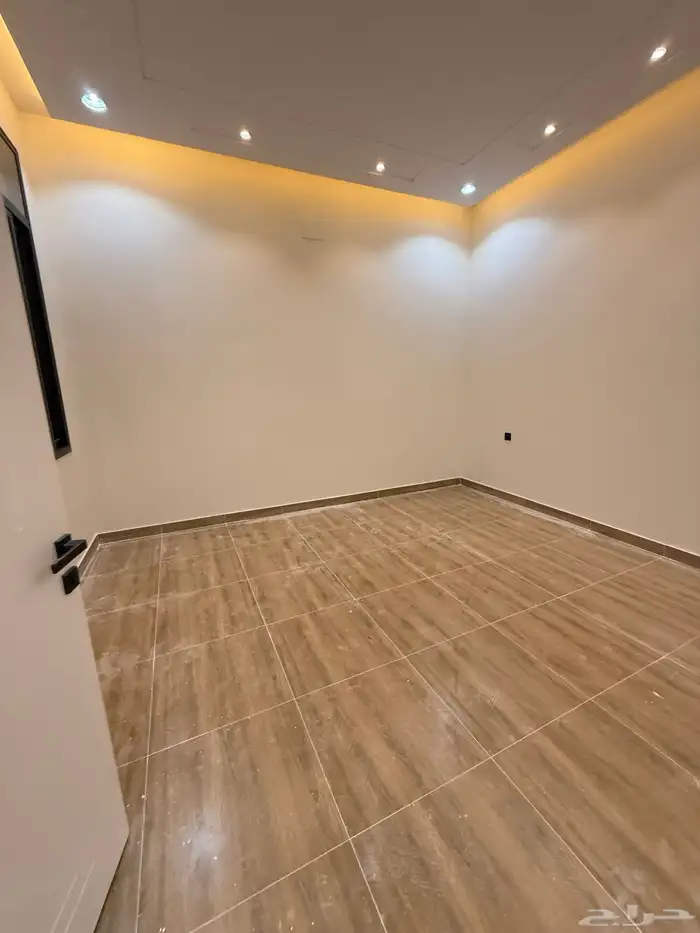 للبيع دور أرضي بحوش وشقق علويه مخطط قرطبه المحاله ابها 27