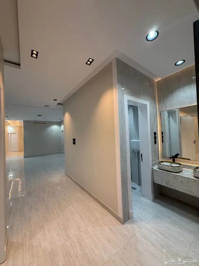 للبيع شقق علويه بمساحات كبيرة بحى الراقي شرق الخميس 6