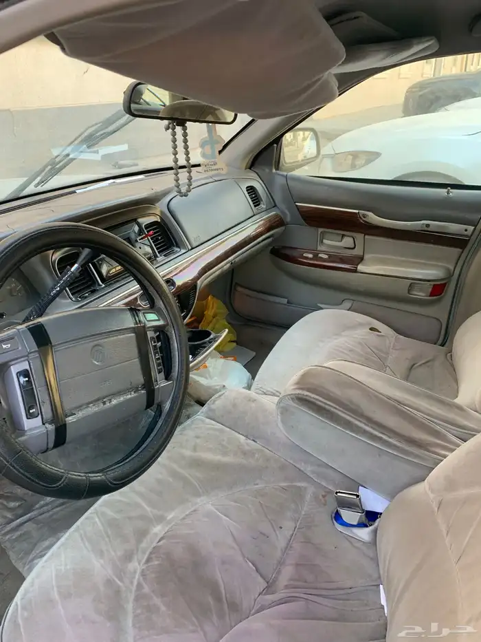 فورد ماركيز 1997 في حاله جيد في خراب بطرنبت البنزين فقط 2