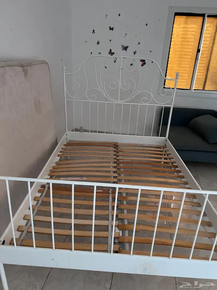 سرير ودلب ودولبيب خشب مكان شاشة 1