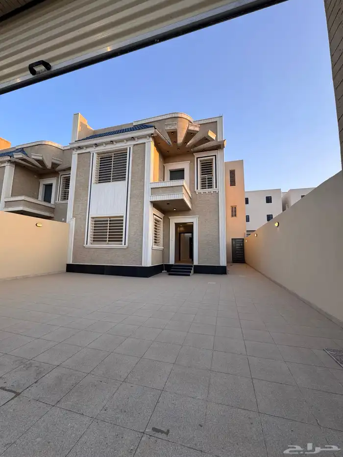 للبيع فيلا دورين وملحق مستقله من 840 الف بالخميس 2