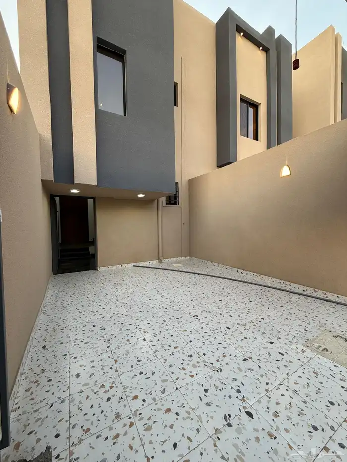 للبيع ارواف علويه وشقق ارضيه ببايكة سيارة ف شمال الخميس 22