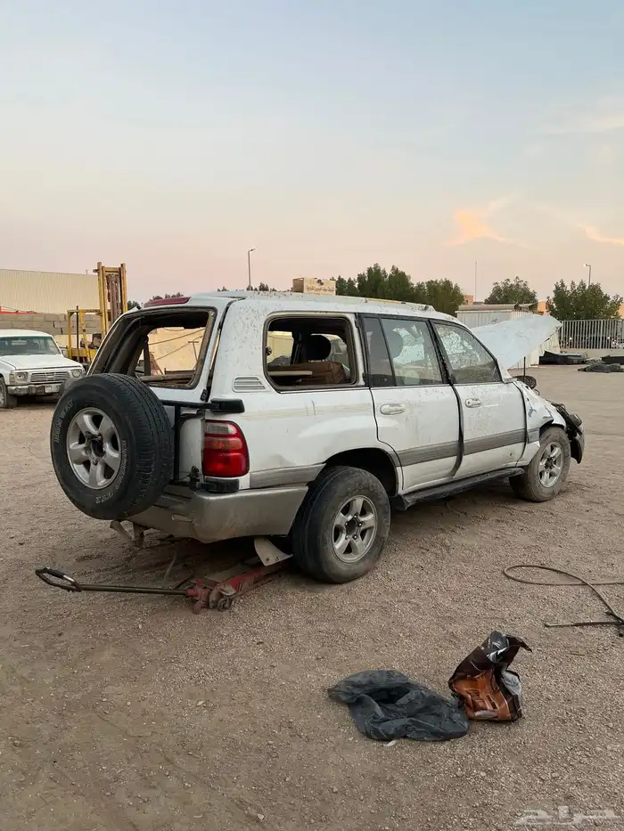 لاندكروزر مديل 2000 3