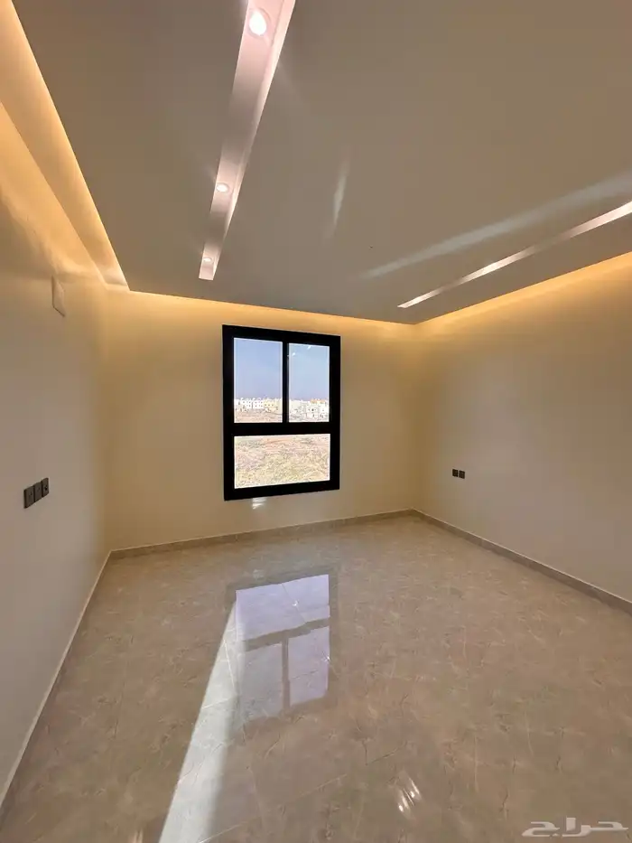 للبيع روف دور ثانى وملحق بسعر 620 الف بخميس مشيط 27