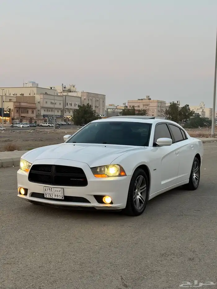 للبيع تشارجر 2014 فل هاوس V8 ابيض لؤلؤي مالك اول 4
