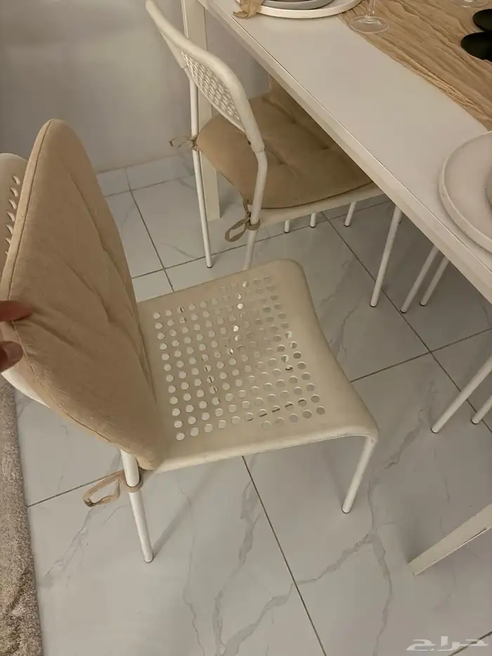 طاولة طعام ايكيا و 4 كراسي 5