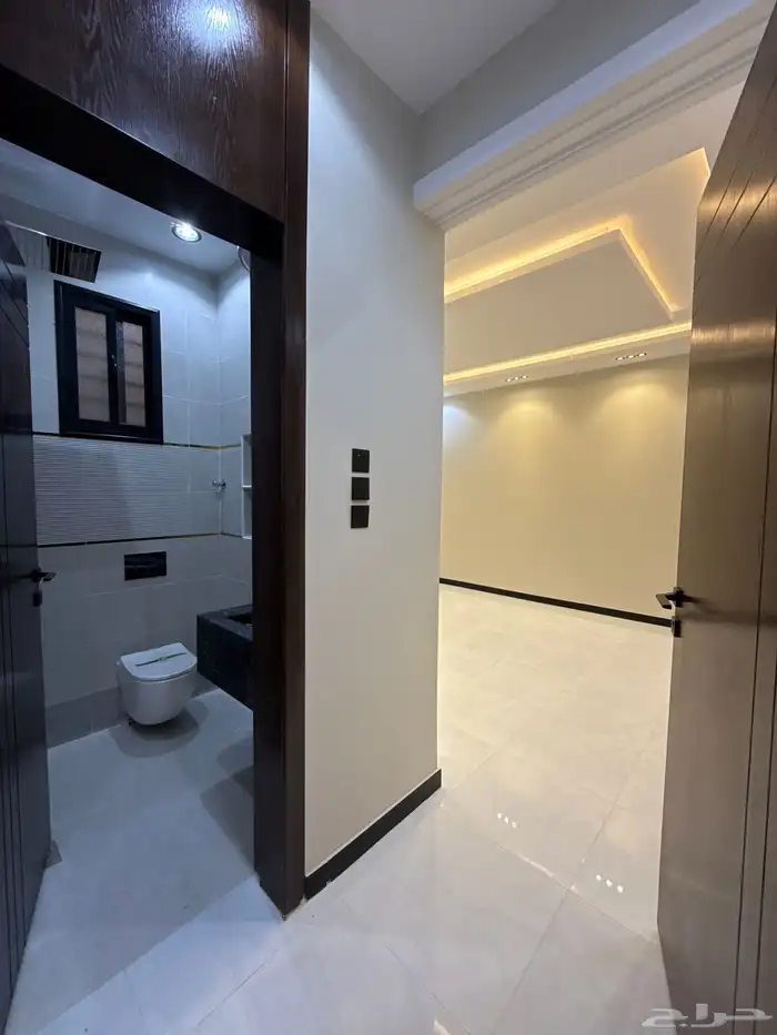 للبيع ارواف علويه 9 غرف وشقق ارضيه ببايكة سيارة درة الموسي 36