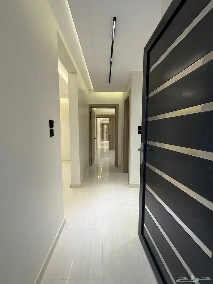 للبيع ارواف علويه بملحق وشقق ارضيه ببايكة سيارة ف احد رفيده 6