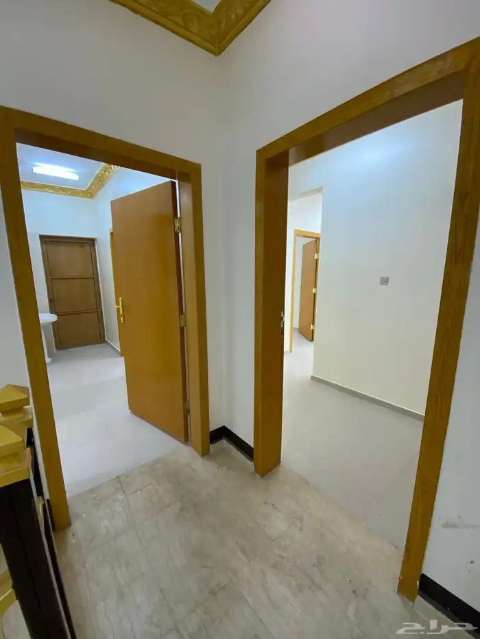 شقة بلاطة شبه جديدة للإيجار - حي العريسة الشمالي 0