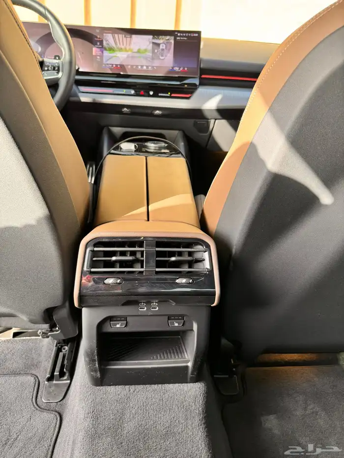 بي ام دبليو 520i M Kit على الضمان والصبانة المجانية 36