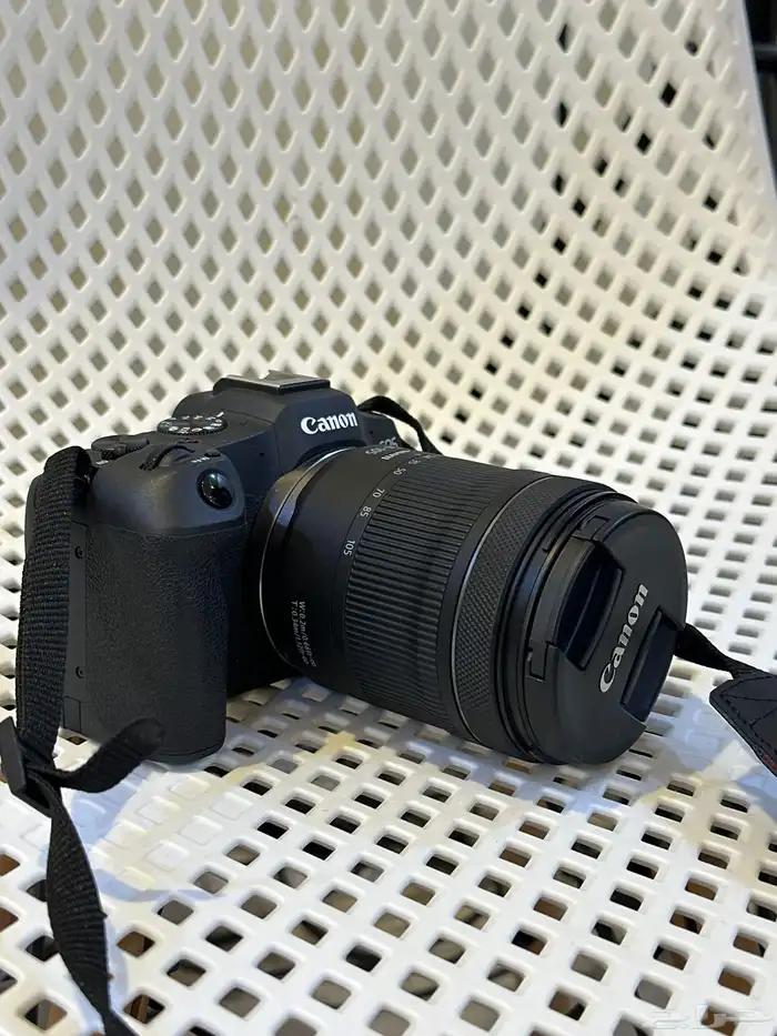 للبيع كاميرا canon EOS R8   عدسة CANON RF 24 -105 mm 1