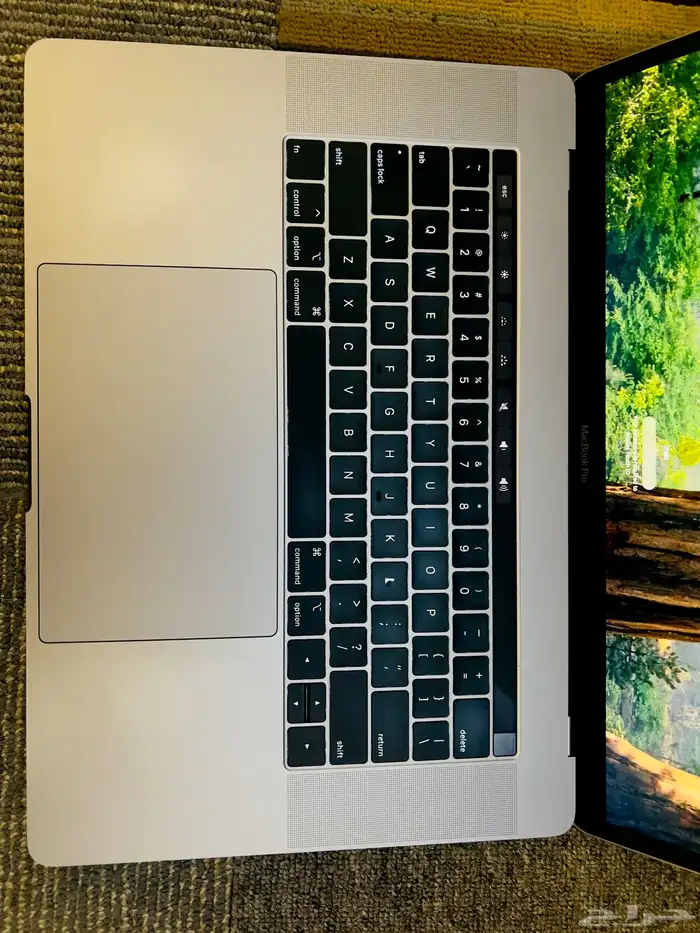 MacBook Pro Look like new Touch Bar 16GB ram 500gb 9