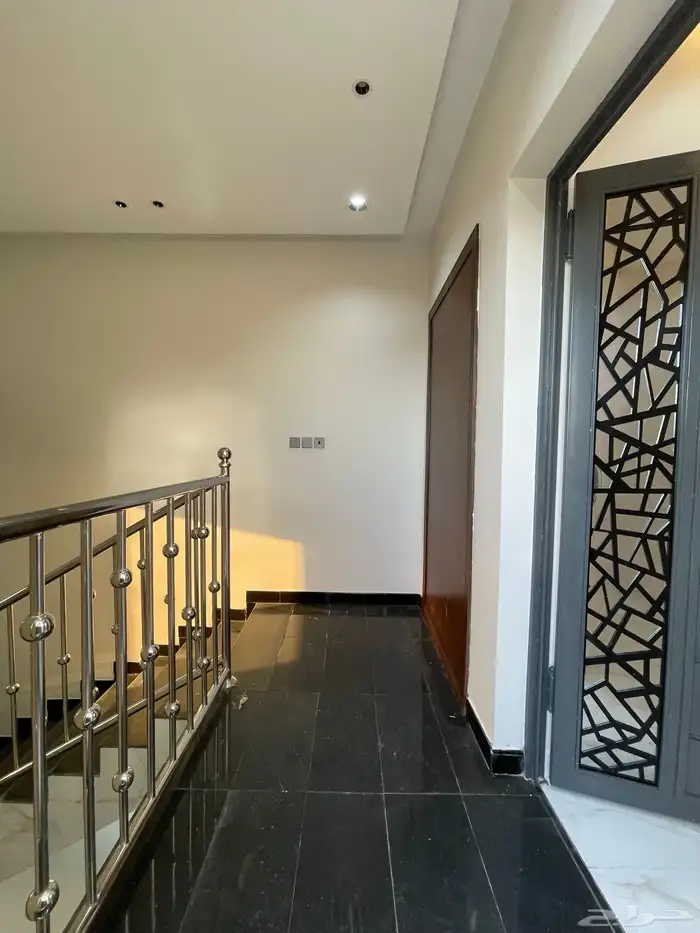 للبيع فيلا روف دور ثانى مع ملحق من 750 الف شمال الخميس 33