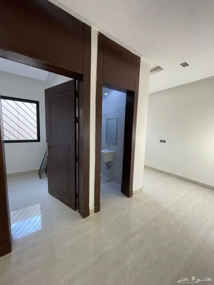 للبيع فيلا درج داخلي وشقتين مساحة 312م واحة الرحال 18