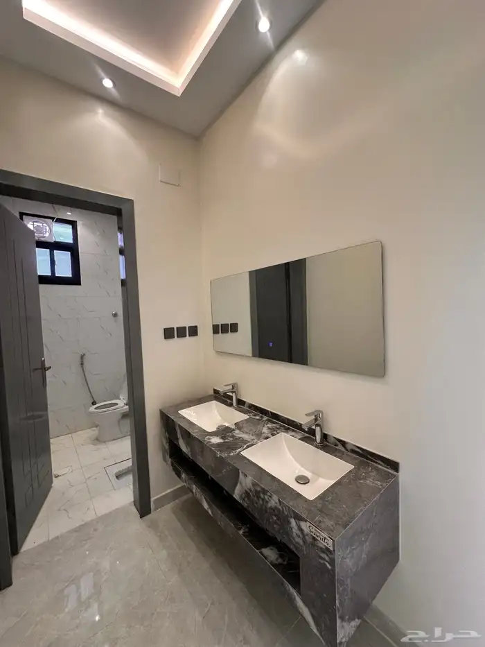 للبيع روف دور ثانى وملحق بسعر 620 الف بخميس مشيط 3