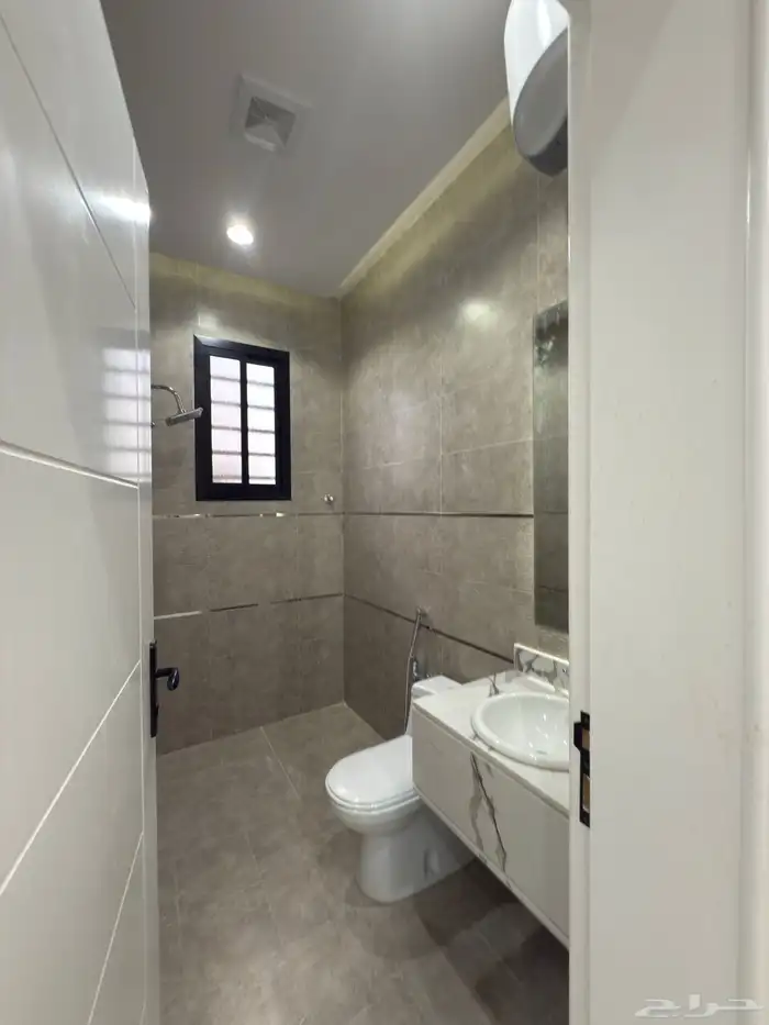 شقه علويه 6 غرف بدرج داخلي للسطح ابها قرب المطار-بسعر540الف 15