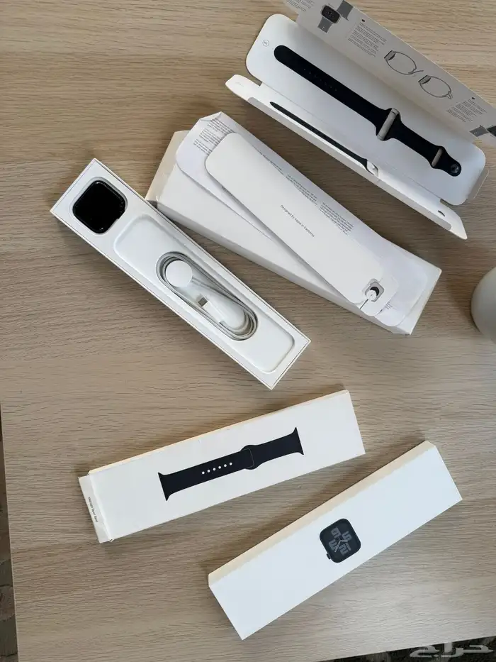 ساعة ابل se مقاس 44 0