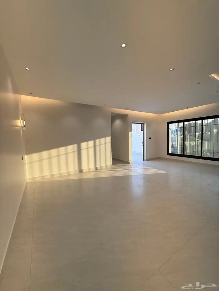 للبيع روف علوي موقع ممتاز - مدارس - مسجد - خدمات عامة كاملة 1