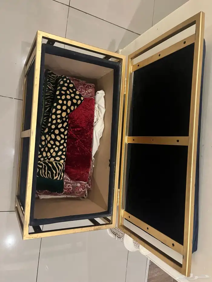 خزانة ملابس وسجاد مع مرتبة 3