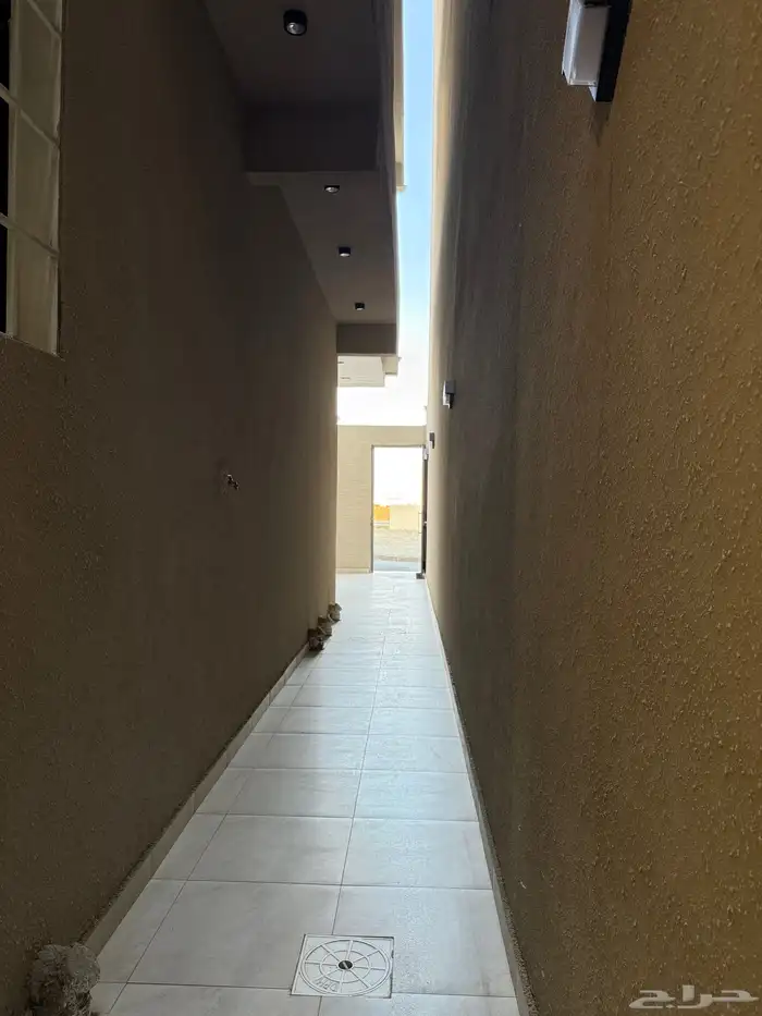 للبيع دور أرضي بمداخل خاصة وحوش بحي المعارض بسعر 570 الف 21