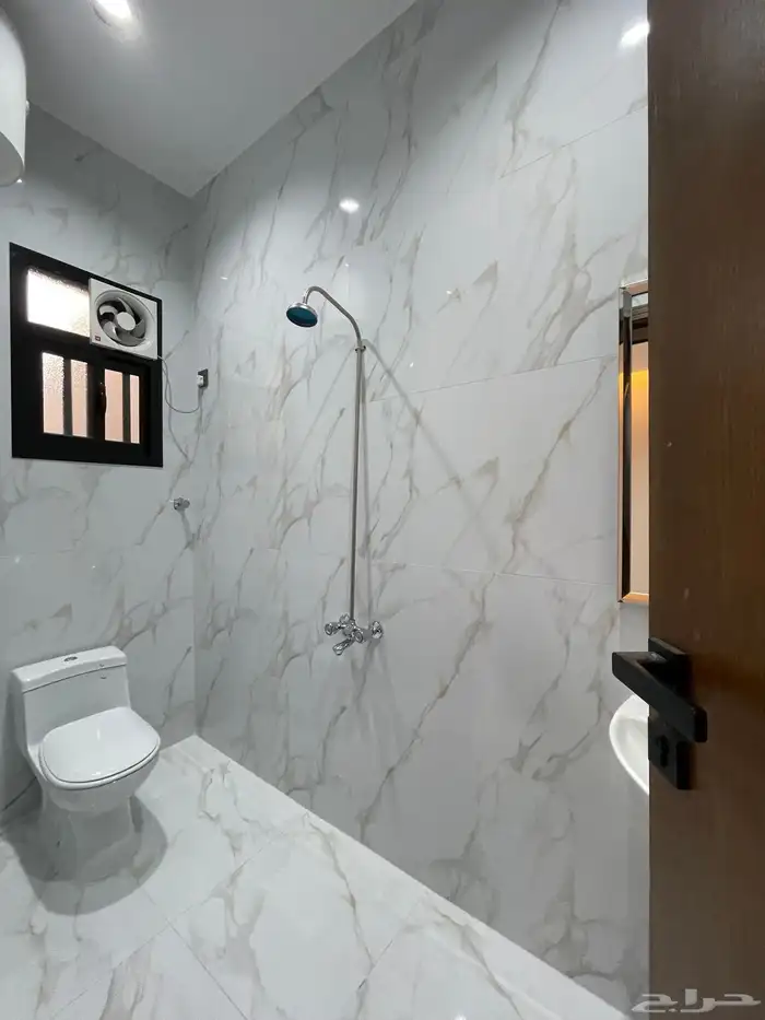 للبيع فيلا روف دور ثانى مع ملحق من 750 الف شمال الخميس 23