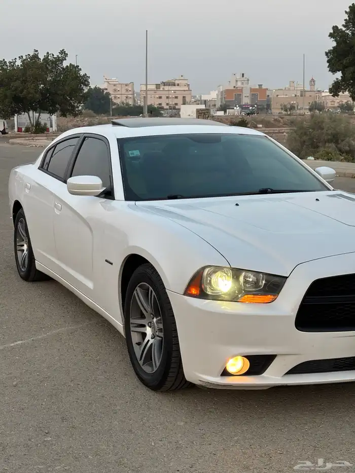 للبيع تشارجر 2014 فل هاوس V8 ابيض لؤلؤي مالك اول 1