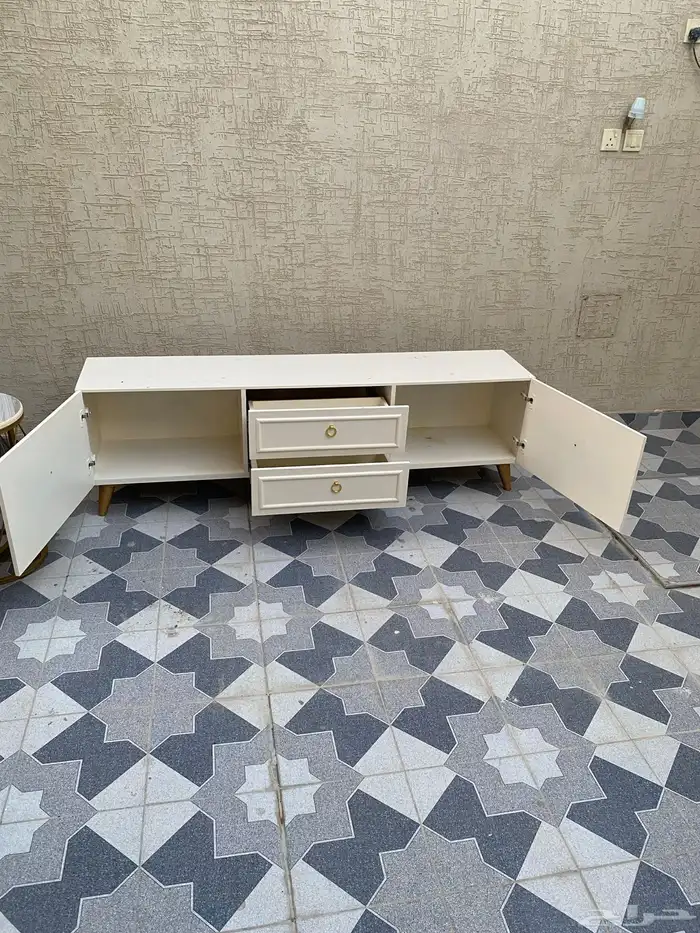 طاولة شاشه 1