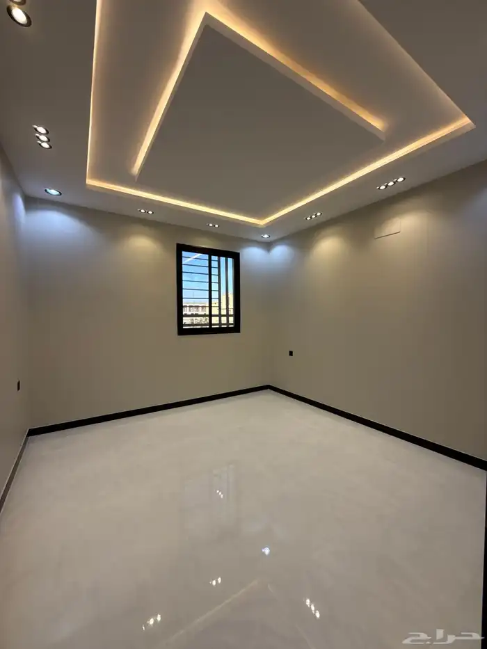 للبيع ارواف علويه 9 غرف وشقق ارضيه ببايكة سيارة درة الموسي 40