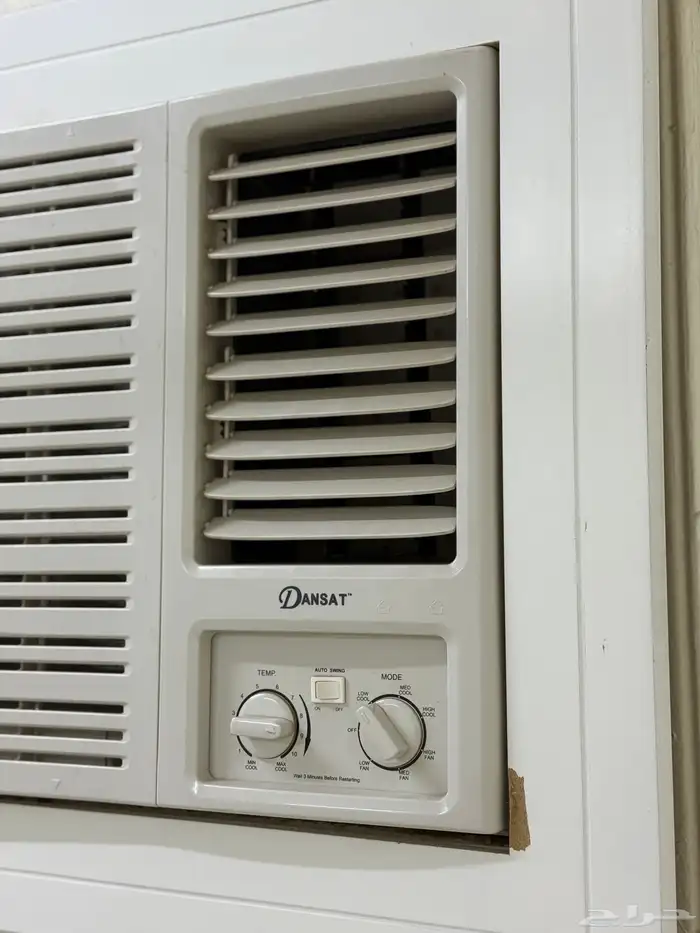 مكيف شباك نظيف جدا 3 حبة موجودة 700 ريال الواحد 1