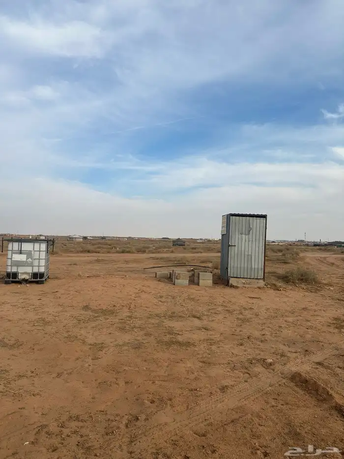 للبيع مخيم بالموقع بيت شعر 9 5 وبيت شعر 6 4 4