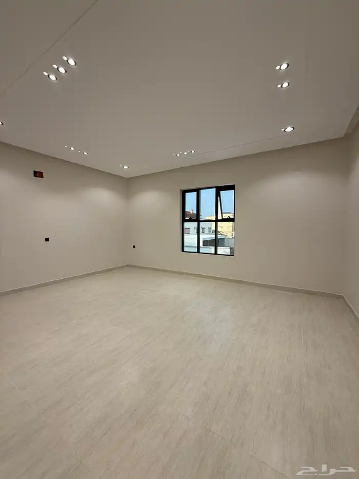 للبيع روف علوي بملحق تشطيب VIP ف احد رفيده وسط الخدمات 7