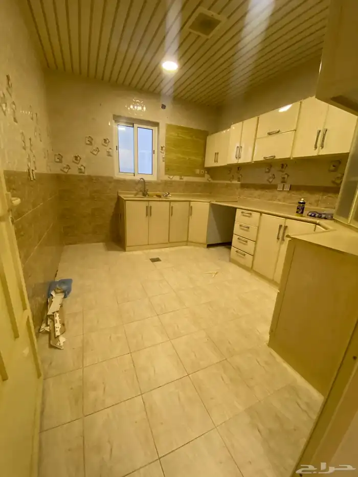 شقة عوايل للإيجار حي المنار مدخل مستقل 25 الف 2