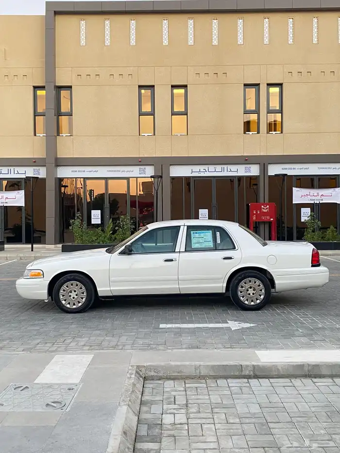 للبيع فورد فكتوريا 2003 بوليسي 3