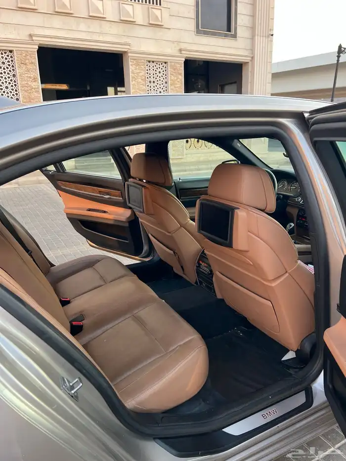 للبيع بي ام الفئة السابعة 740 موديل 2011 6