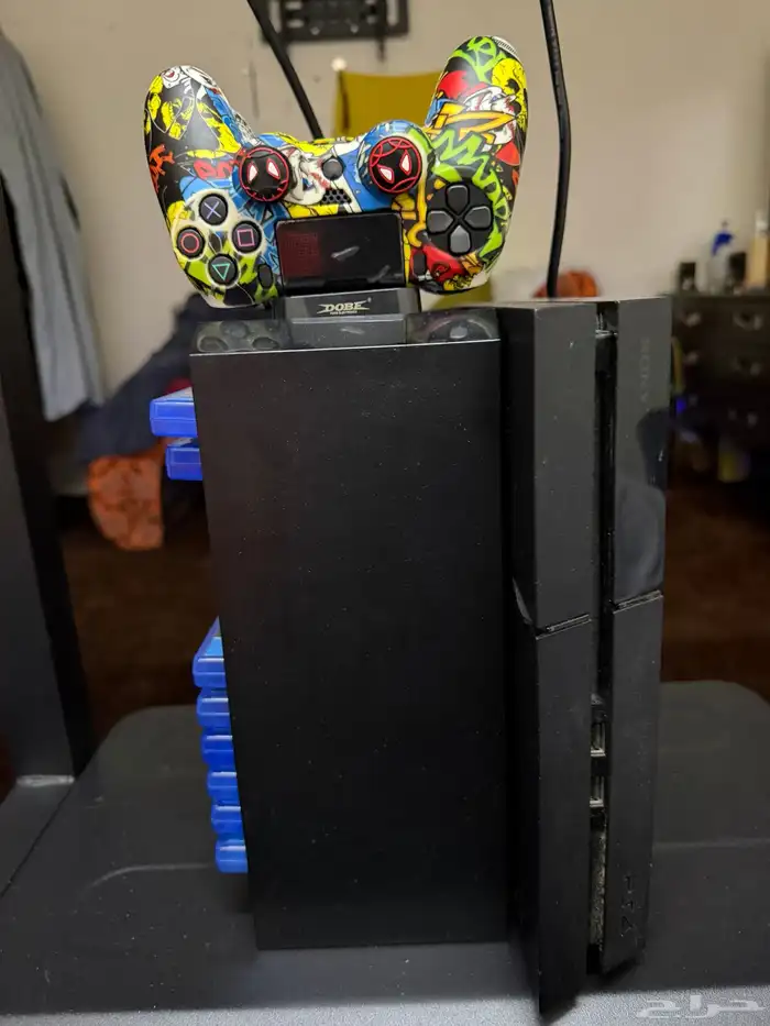 سوني 4 عادي معاه استاند يدعم شحن اليدين   دراعين   8 اشرطه 2