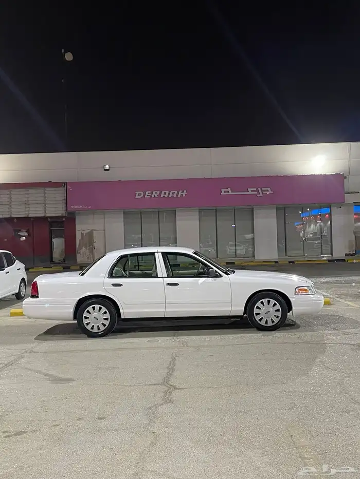 للبيع فورد بوليسي 2010 عداد قليل نظيف جدا 6