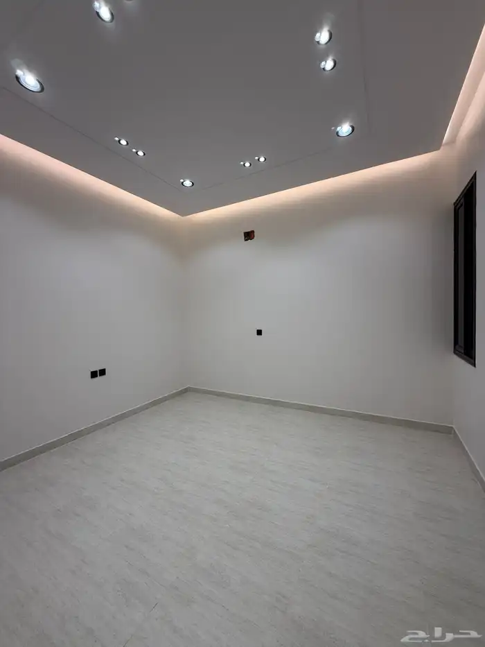 للبيع روف علوي بملحق تشطيب VIP ف احد رفيده وسط الخدمات 15