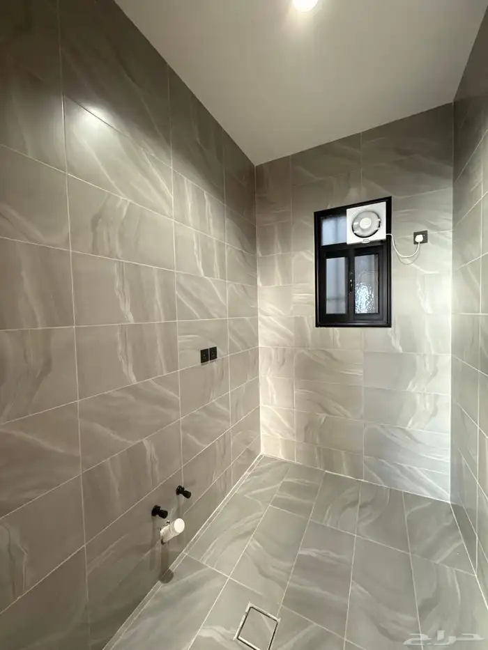 للبيع روف علوي موقع ممتاز - مدارس - مسجد - خدمات عامة كاملة 13