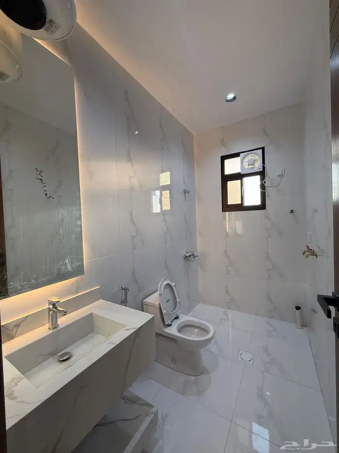 للبيع ارواف علويه وشقق ارضيه ببايكة سيارة ف شمال الخميس 19