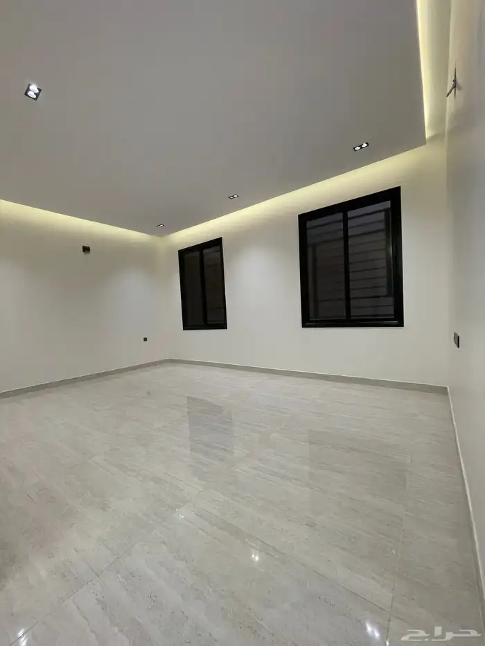 للبيع فيلا درج داخلي وشقتين مساحة 312م واحة الرحال 4