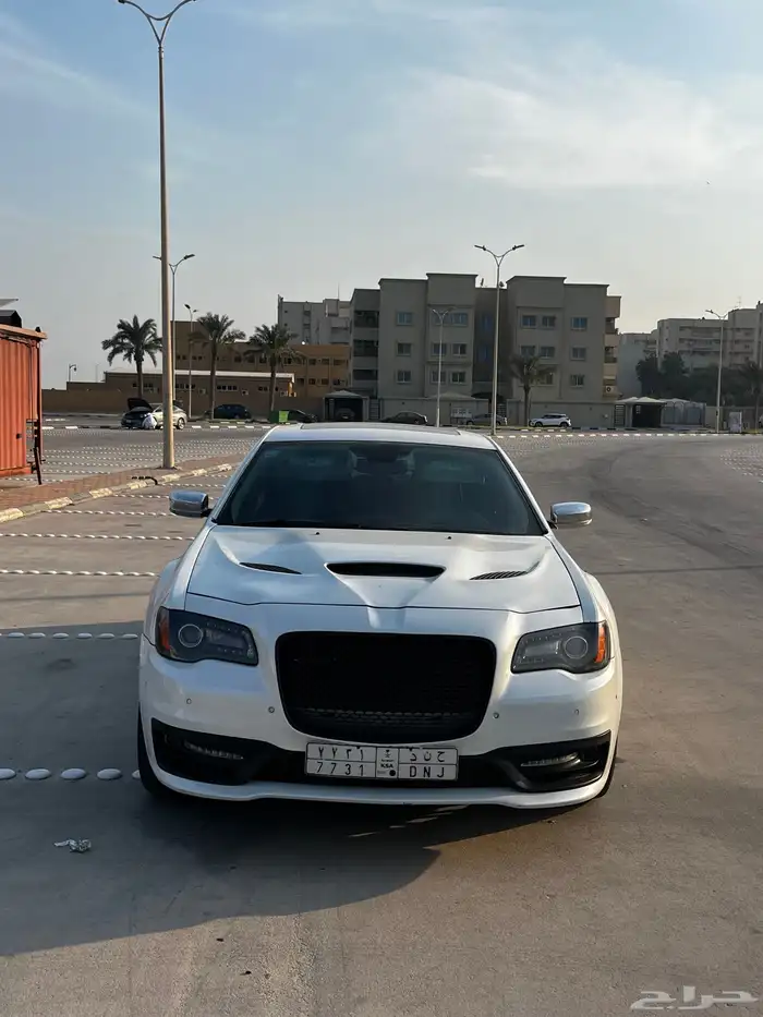 للبيع كرايزلر هيمي 2011 فل V8 4