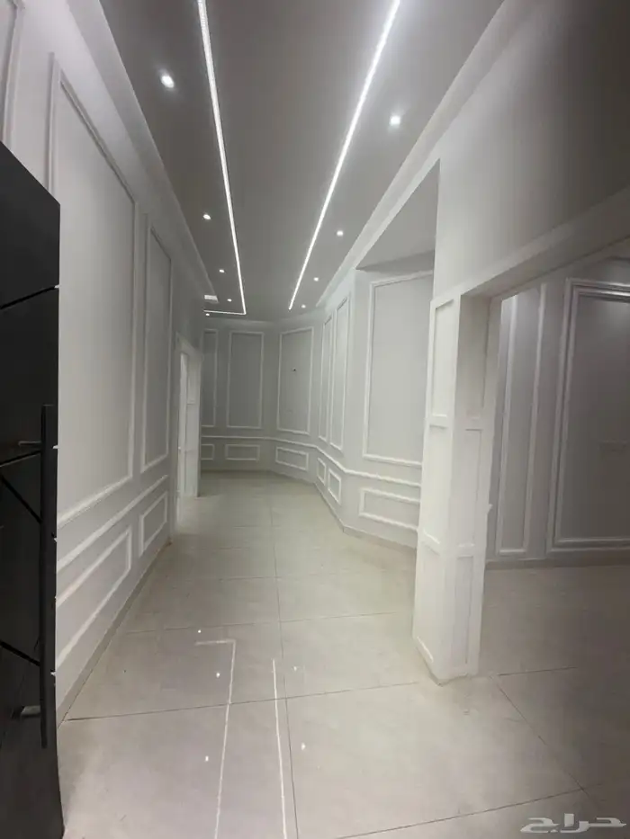 للبيع فيلا علي شارعين زاويه أرض كامله أحد رفيده حي الروان 9