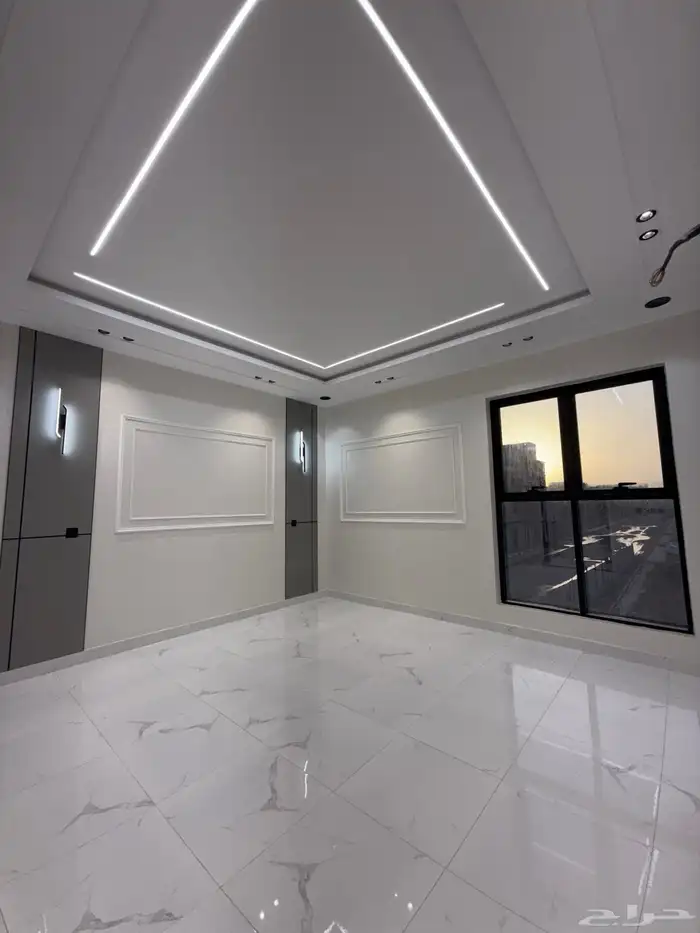 للبيع شقة علوي نظام دور بسطح خاص خلف ساكو طريق أبها الخميس 6