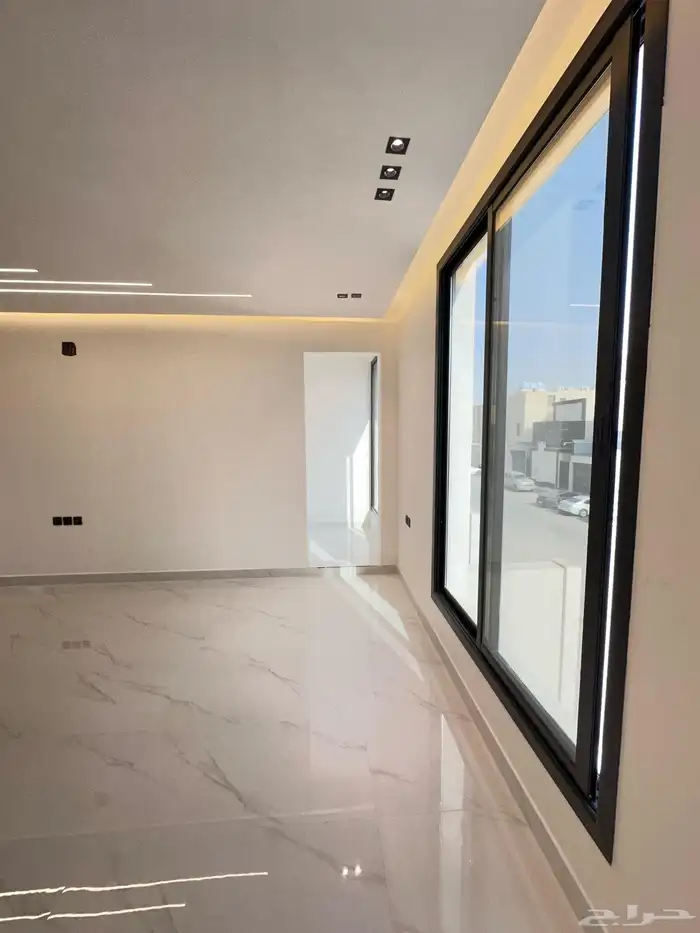 للبيع فيلا مع شقة مدخل خاص في حي  البيان 9